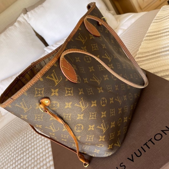 Authentic Louis Vuitton Neverfull mm - Picture 7 of 12